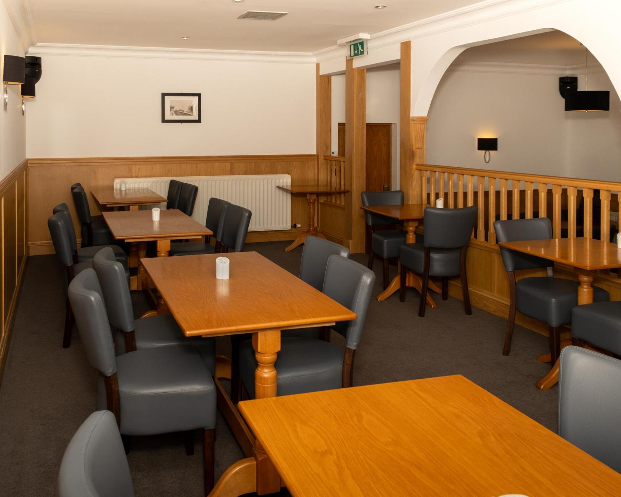 Station Hotel Ellon ภายนอก รูปภาพ