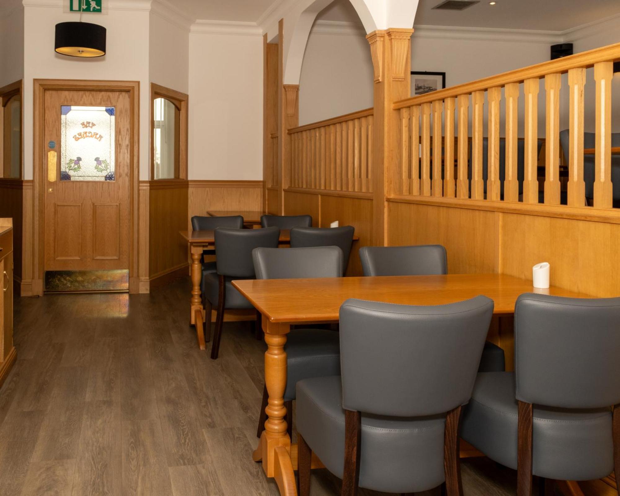 Station Hotel Ellon ภายนอก รูปภาพ