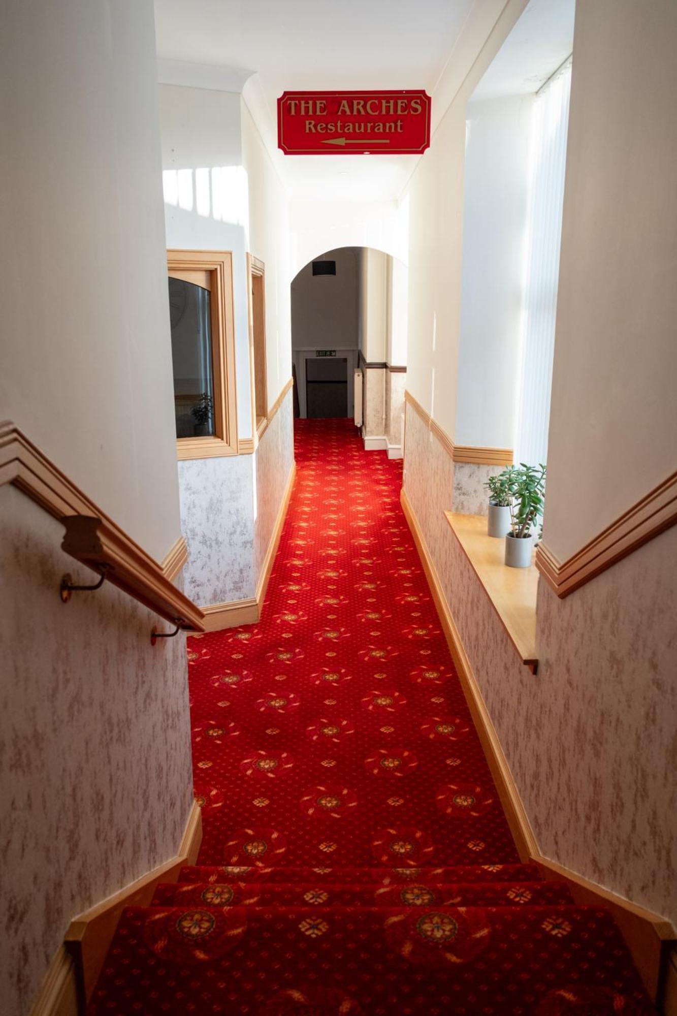 Station Hotel Ellon ภายนอก รูปภาพ