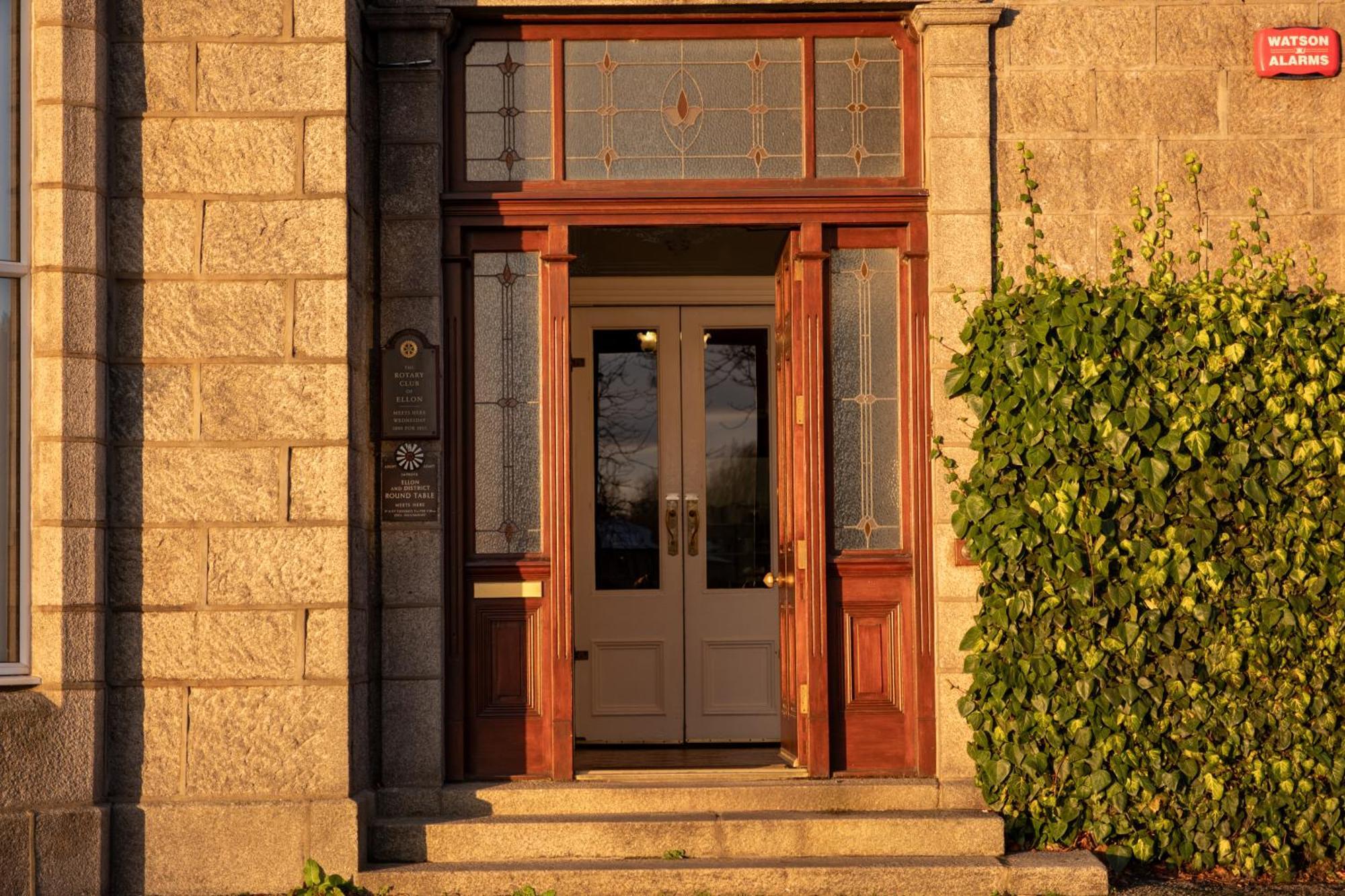 Station Hotel Ellon ภายนอก รูปภาพ